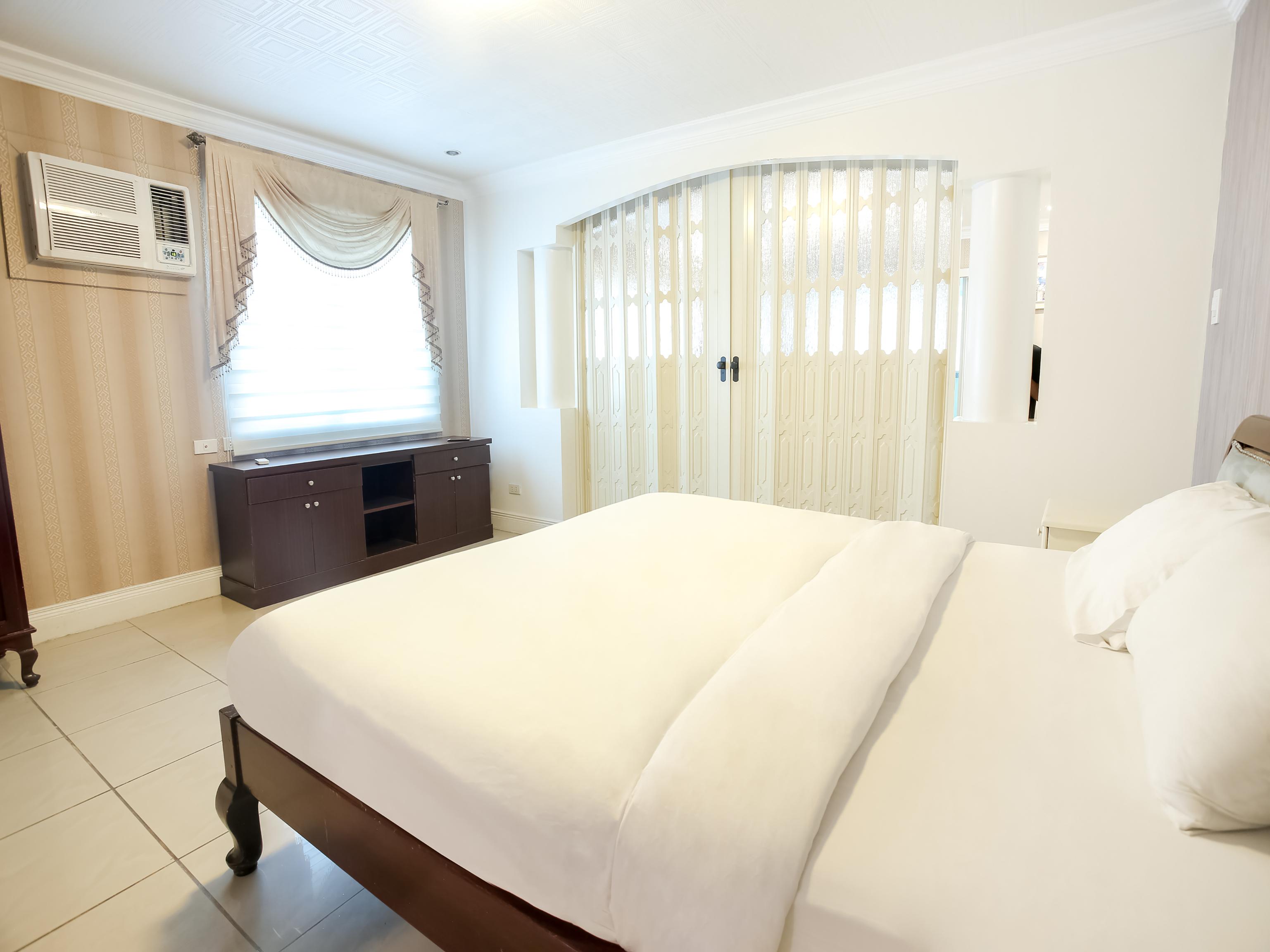 Hotel Euroasia By Bluebookers Angeles Ngoại thất bức ảnh