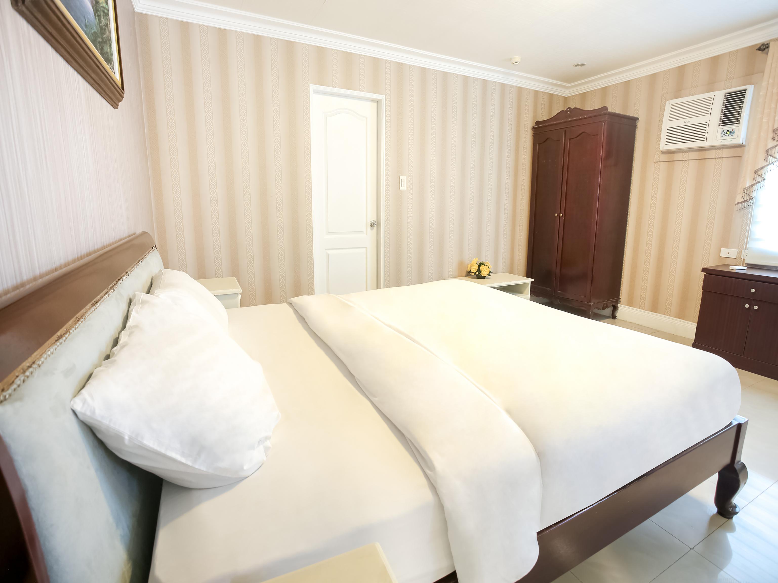 Hotel Euroasia By Bluebookers Angeles Ngoại thất bức ảnh