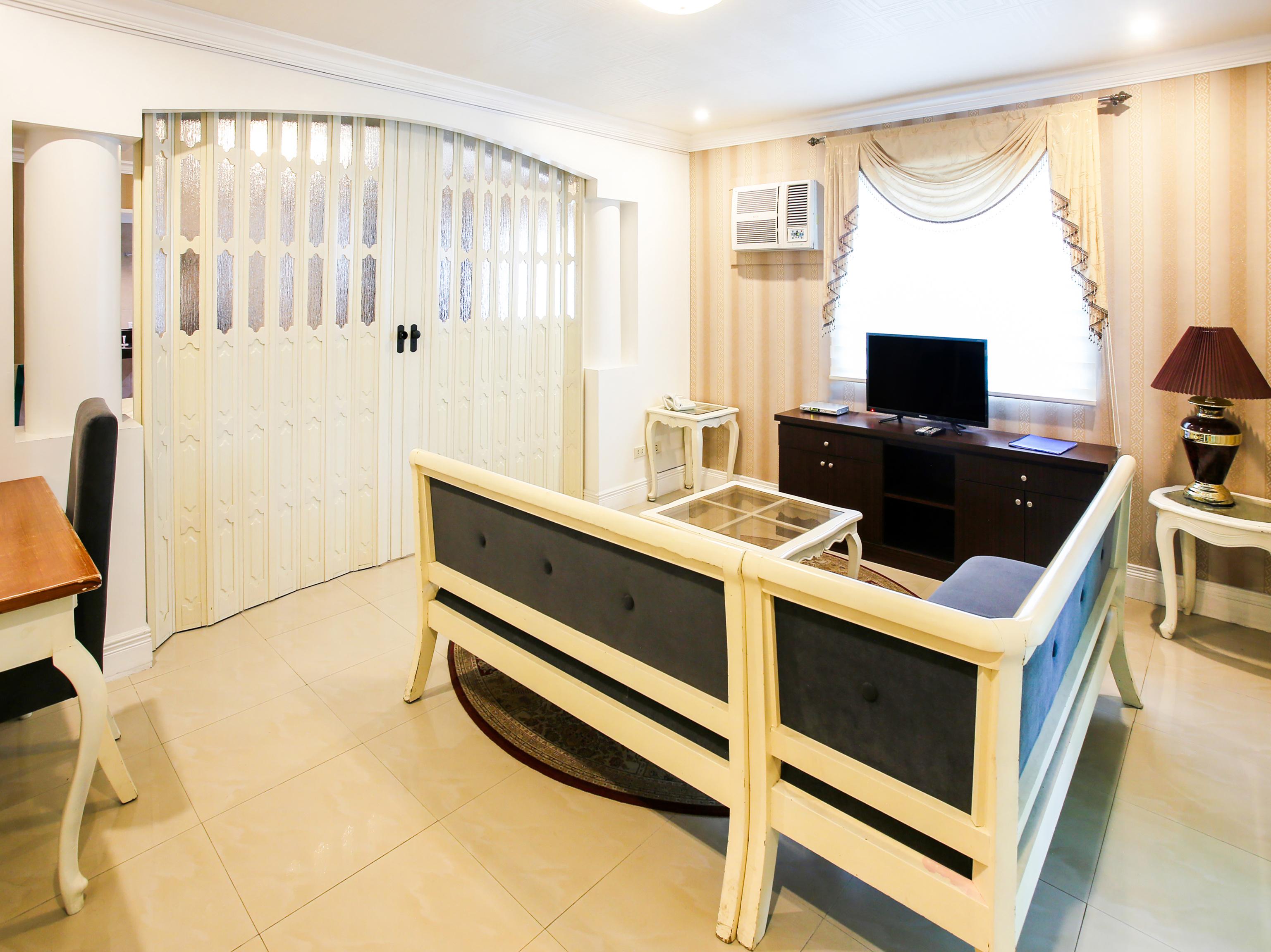 Hotel Euroasia By Bluebookers Angeles Ngoại thất bức ảnh