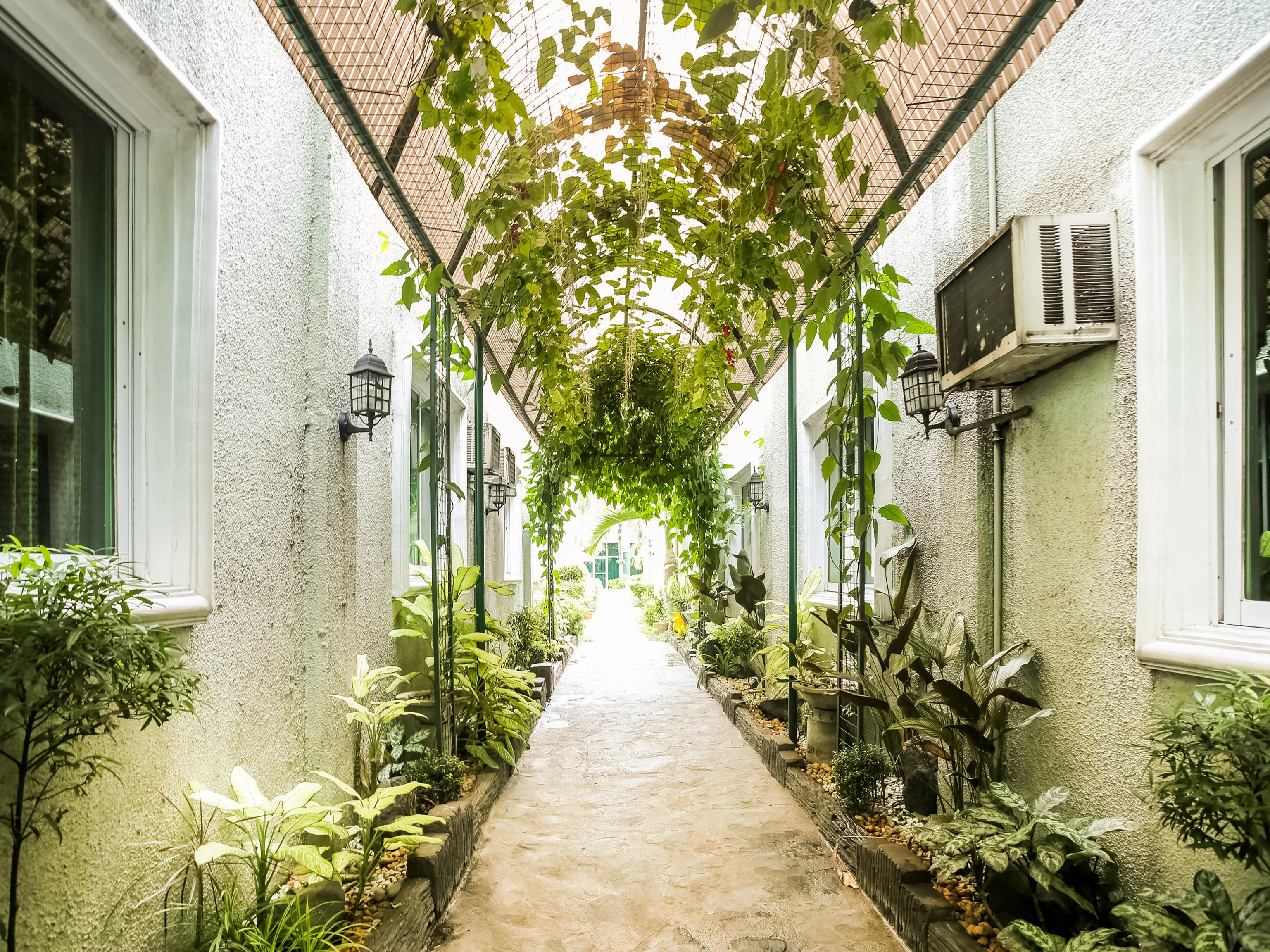 Hotel Euroasia By Bluebookers Angeles Ngoại thất bức ảnh