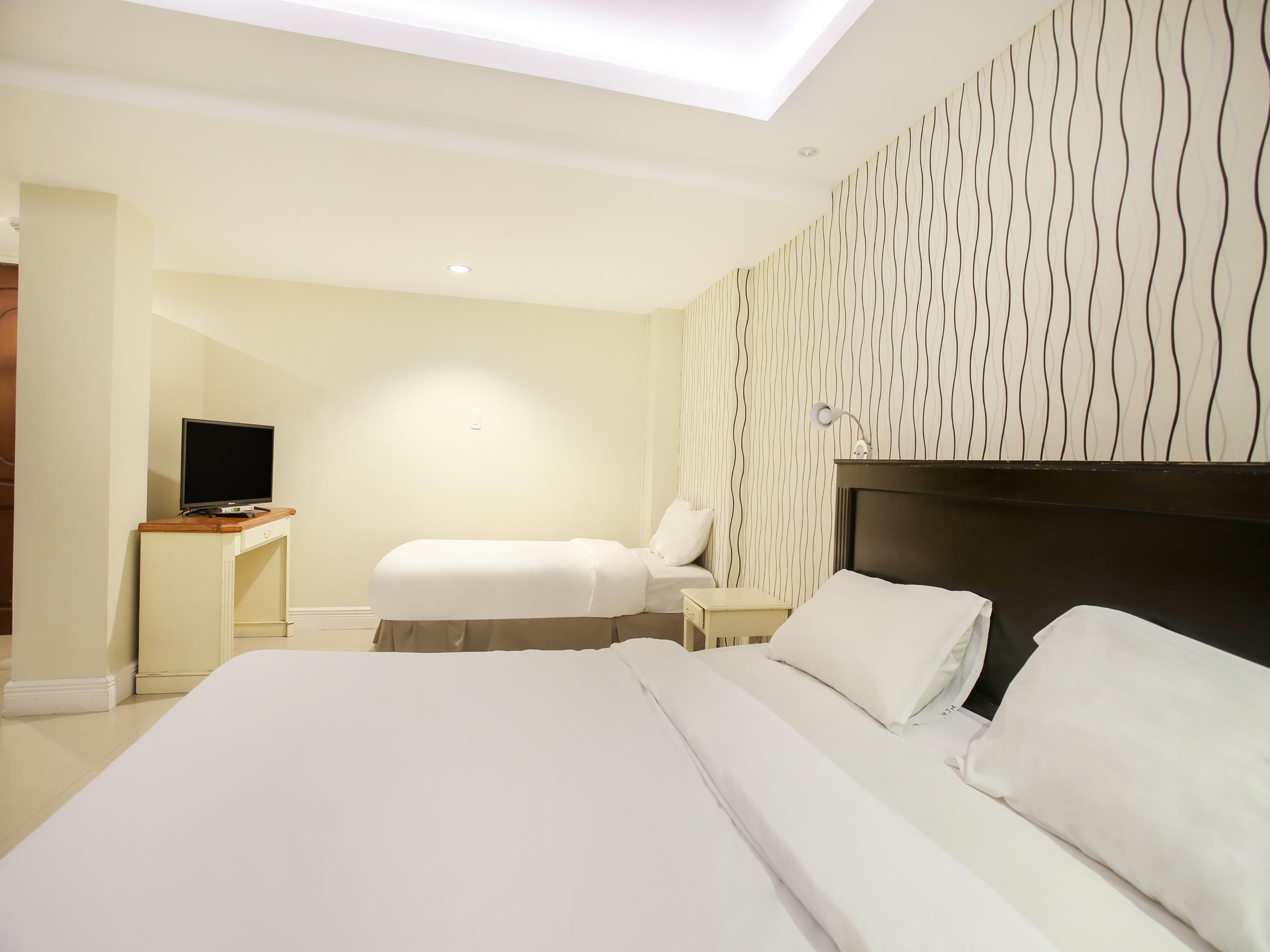 Hotel Euroasia By Bluebookers Angeles Ngoại thất bức ảnh