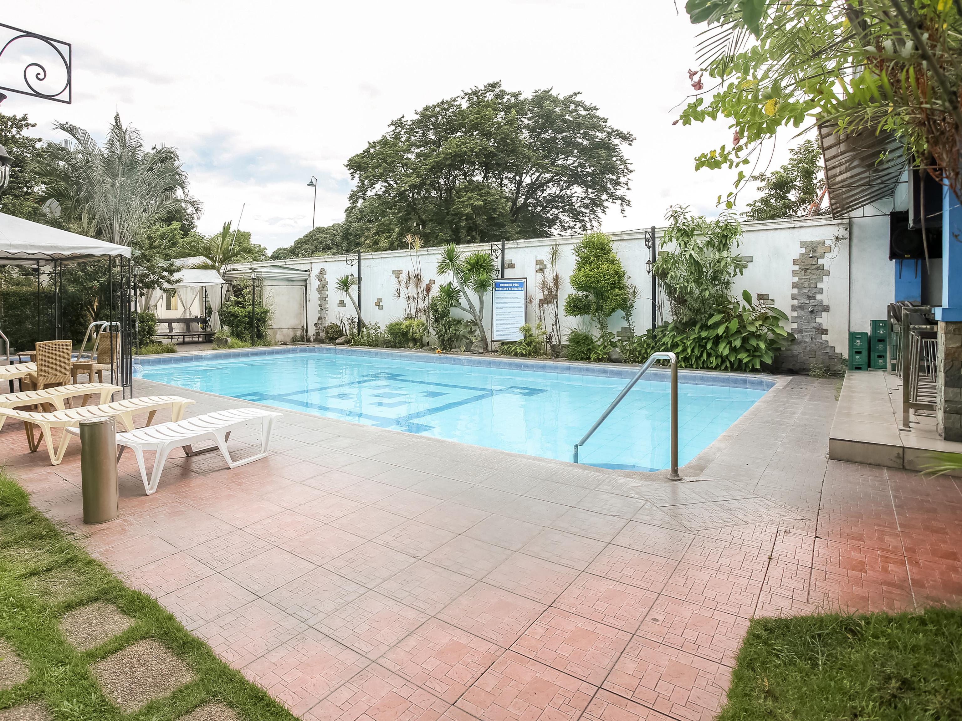 Hotel Euroasia By Bluebookers Angeles Ngoại thất bức ảnh