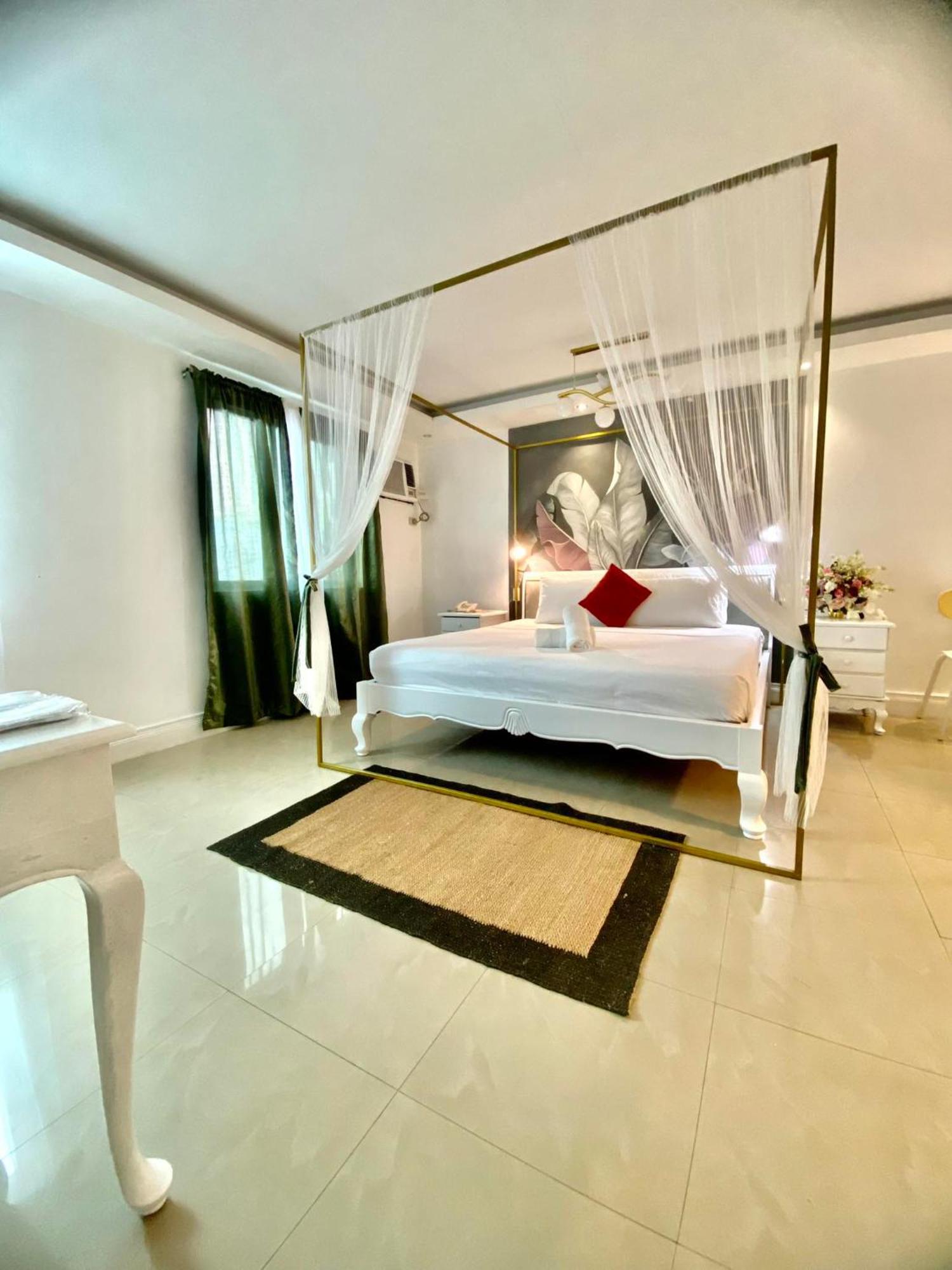 Hotel Euroasia By Bluebookers Angeles Ngoại thất bức ảnh
