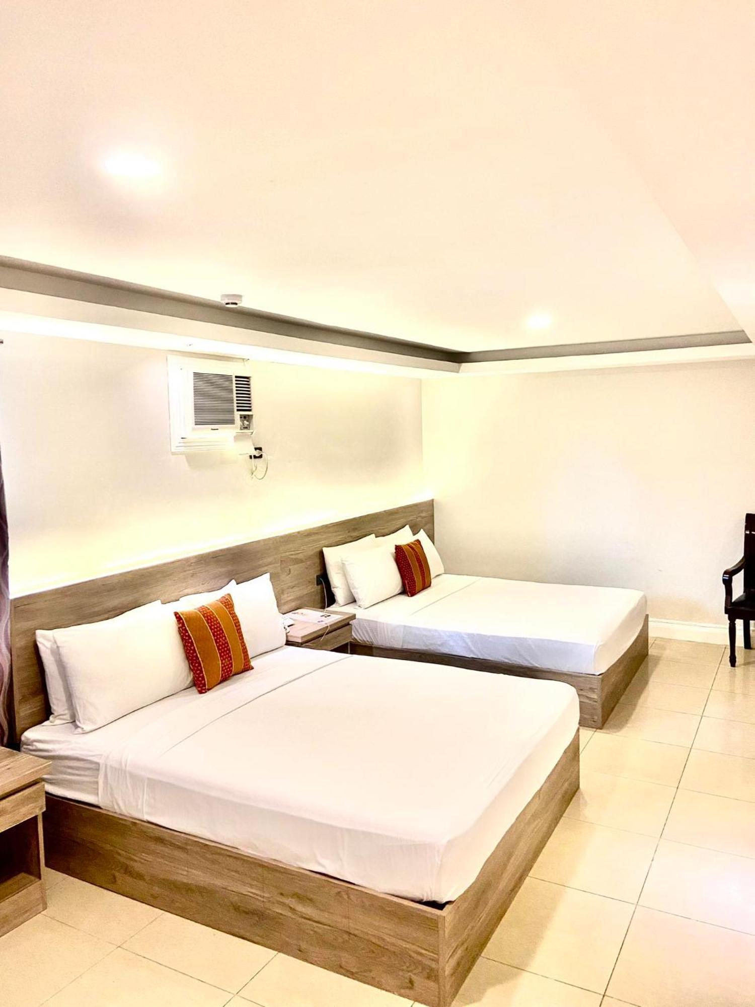 Hotel Euroasia By Bluebookers Angeles Ngoại thất bức ảnh
