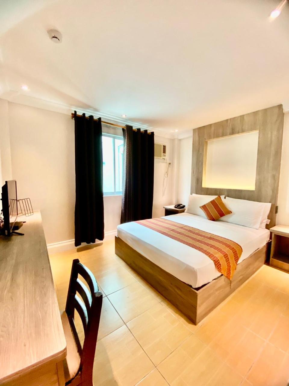 Hotel Euroasia By Bluebookers Angeles Ngoại thất bức ảnh