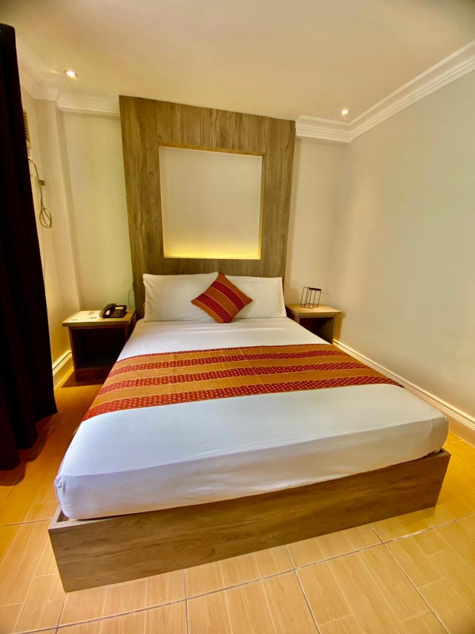 Hotel Euroasia By Bluebookers Angeles Ngoại thất bức ảnh