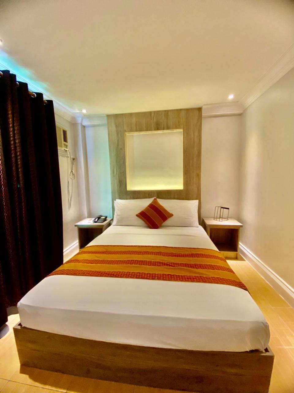 Hotel Euroasia By Bluebookers Angeles Ngoại thất bức ảnh