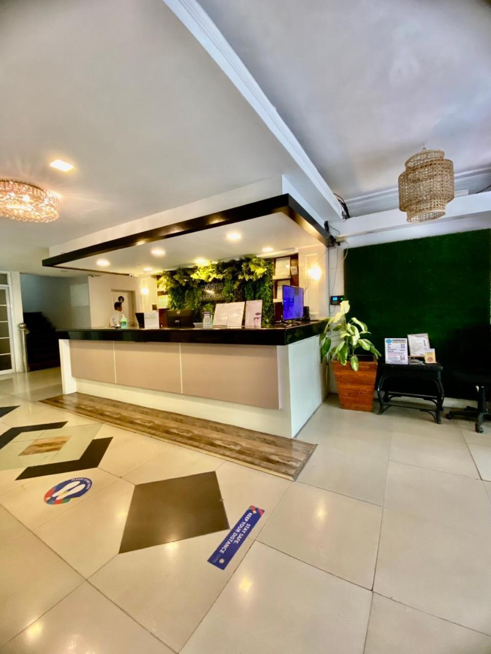Hotel Euroasia By Bluebookers Angeles Ngoại thất bức ảnh