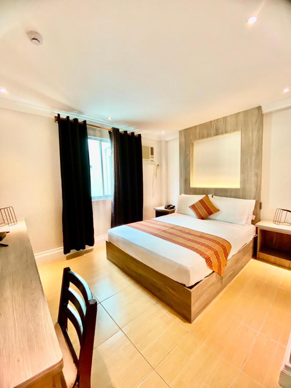 Hotel Euroasia By Bluebookers Angeles Ngoại thất bức ảnh