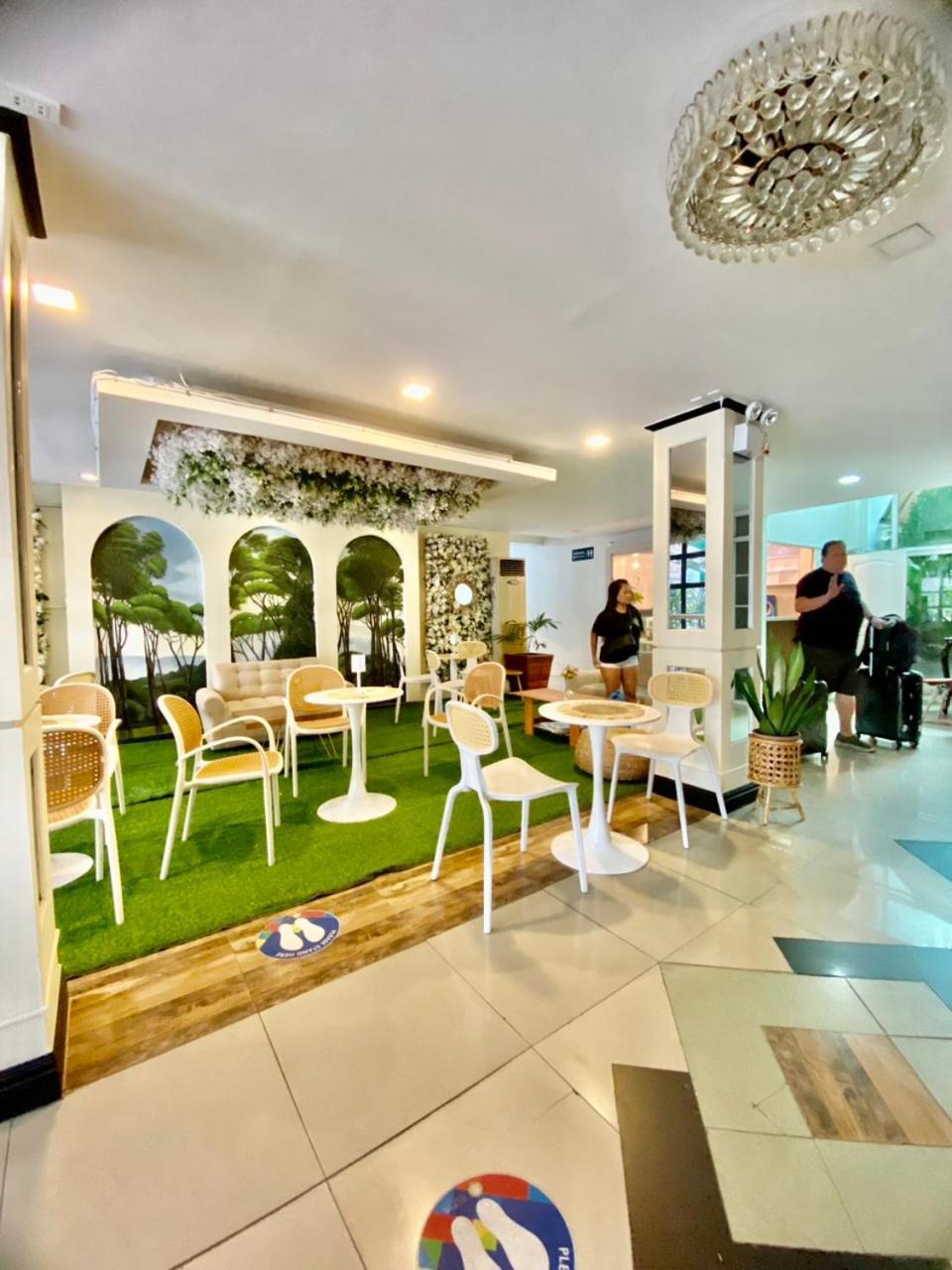 Hotel Euroasia By Bluebookers Angeles Ngoại thất bức ảnh