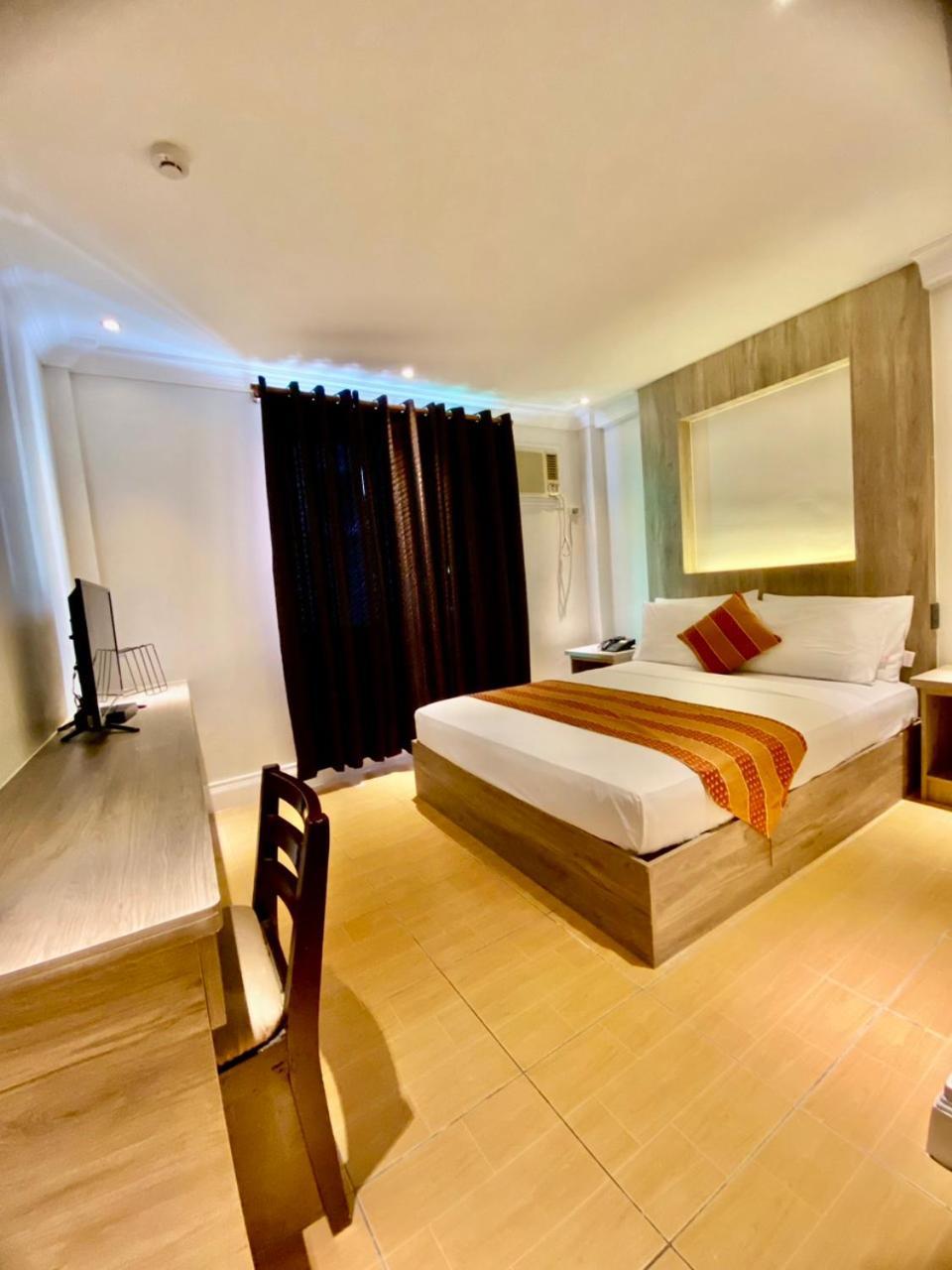 Hotel Euroasia By Bluebookers Angeles Ngoại thất bức ảnh
