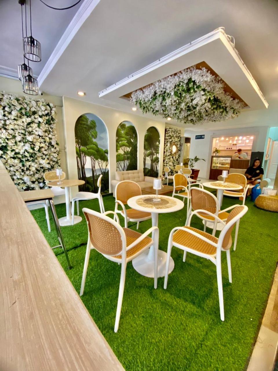 Hotel Euroasia By Bluebookers Angeles Ngoại thất bức ảnh