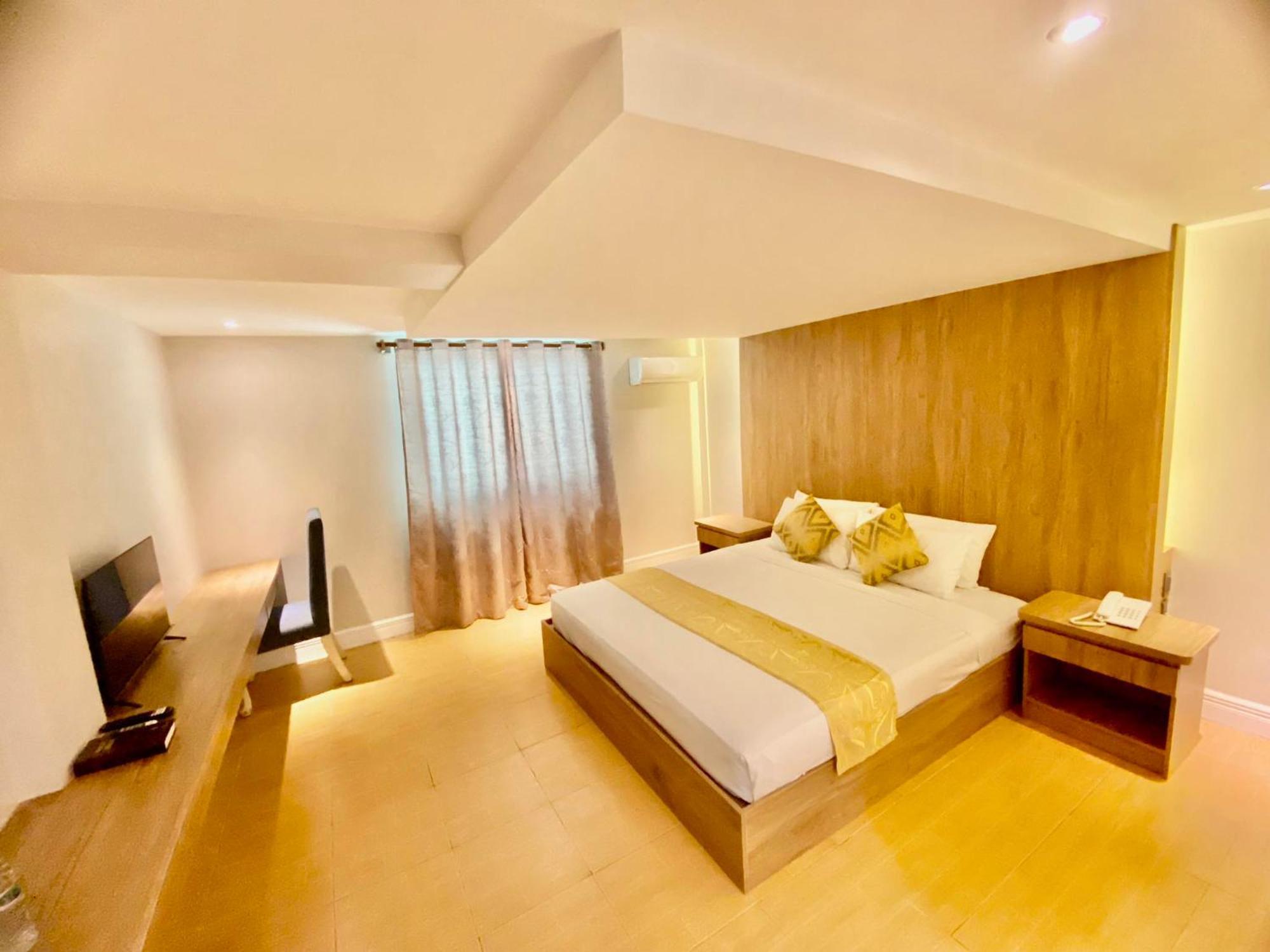 Hotel Euroasia By Bluebookers Angeles Ngoại thất bức ảnh