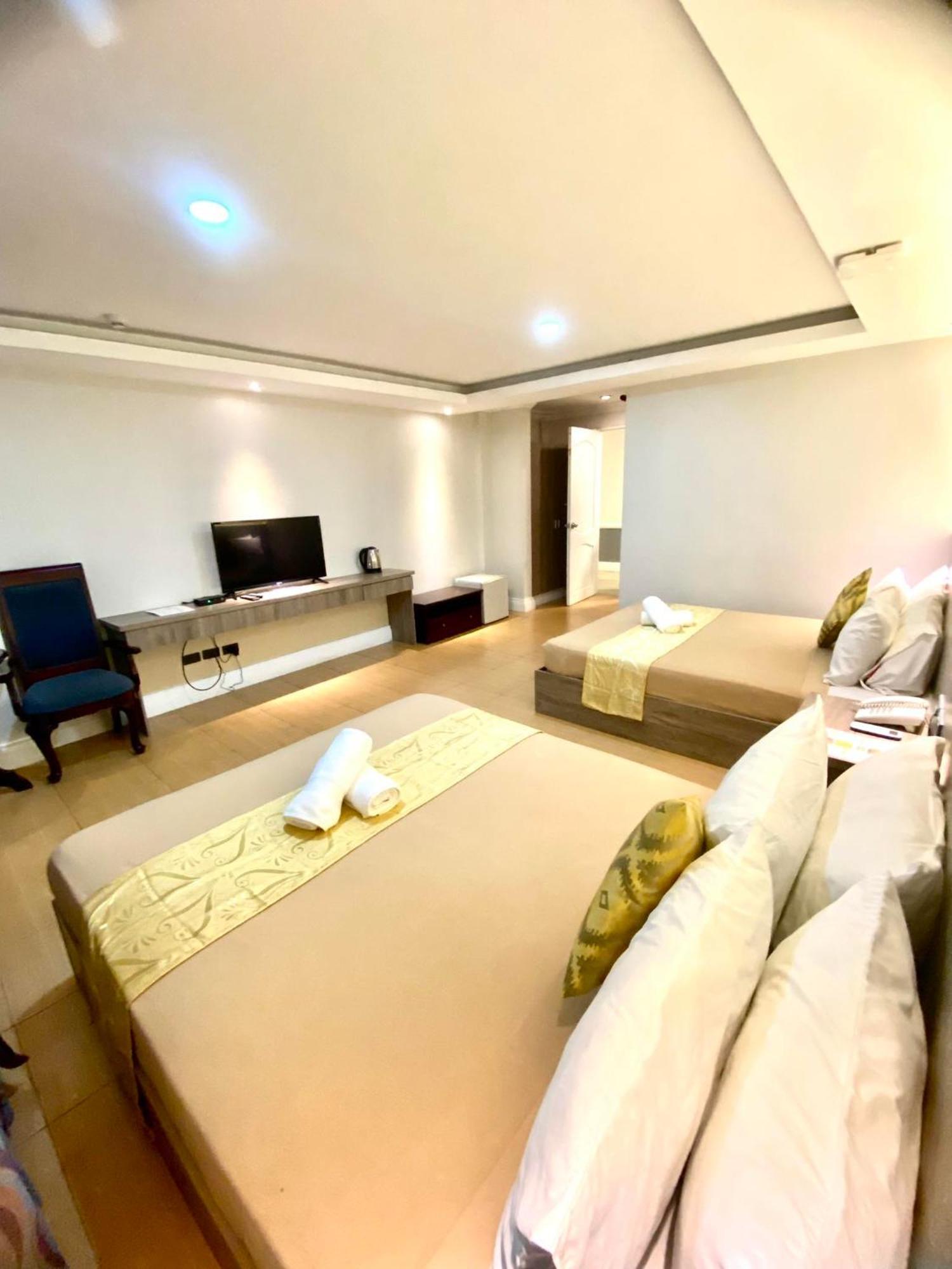 Hotel Euroasia By Bluebookers Angeles Ngoại thất bức ảnh